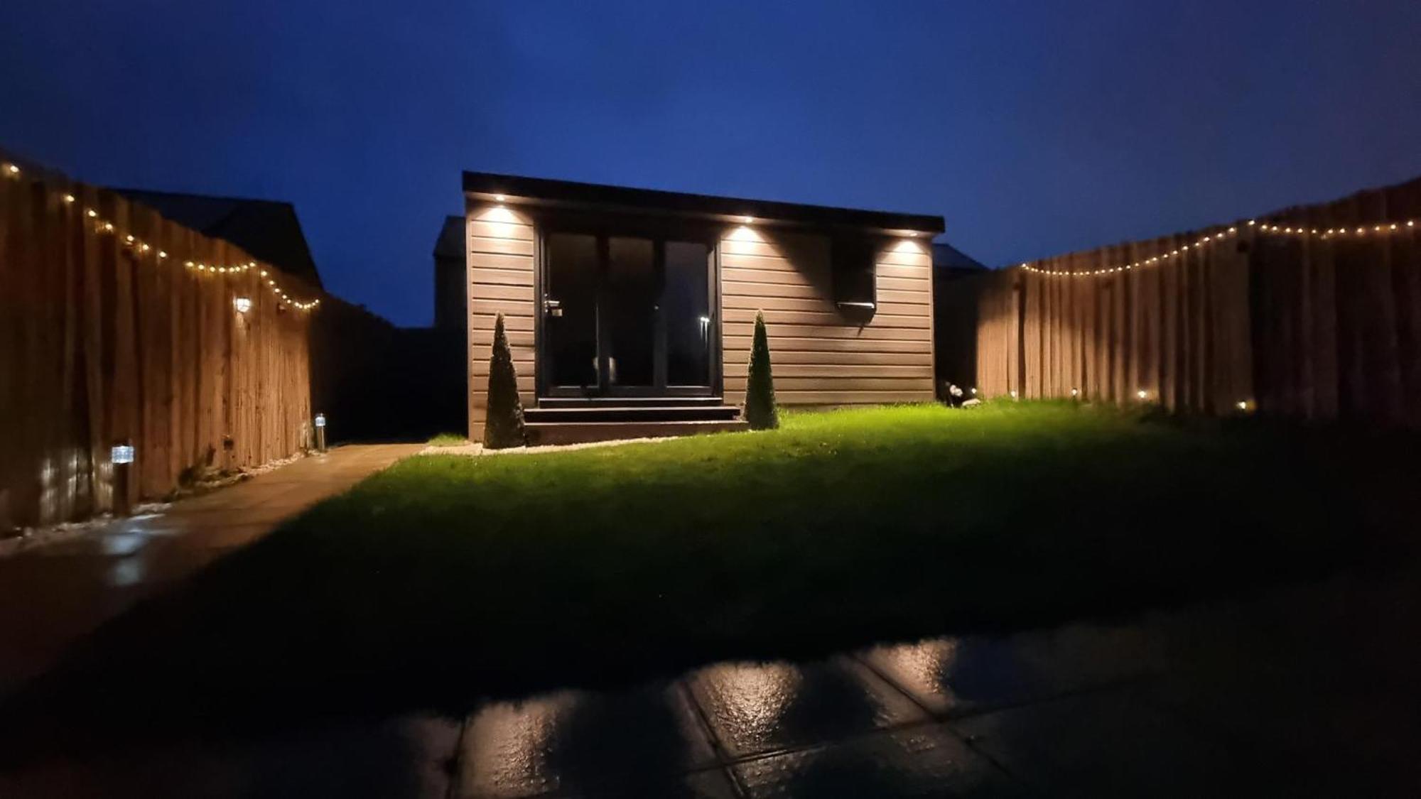 Вилла T-I-G-H The Coziest Place Wifi & Netflix Near Roundhay Лидс Экстерьер фото